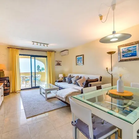 Dona Lola Sea View Apartament *