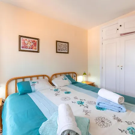 Dona Lola Sea View Apartament *